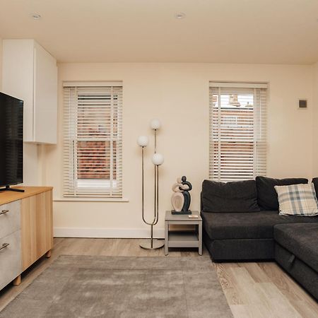 Henley Town Centre With Parking Apartment Exterior photo