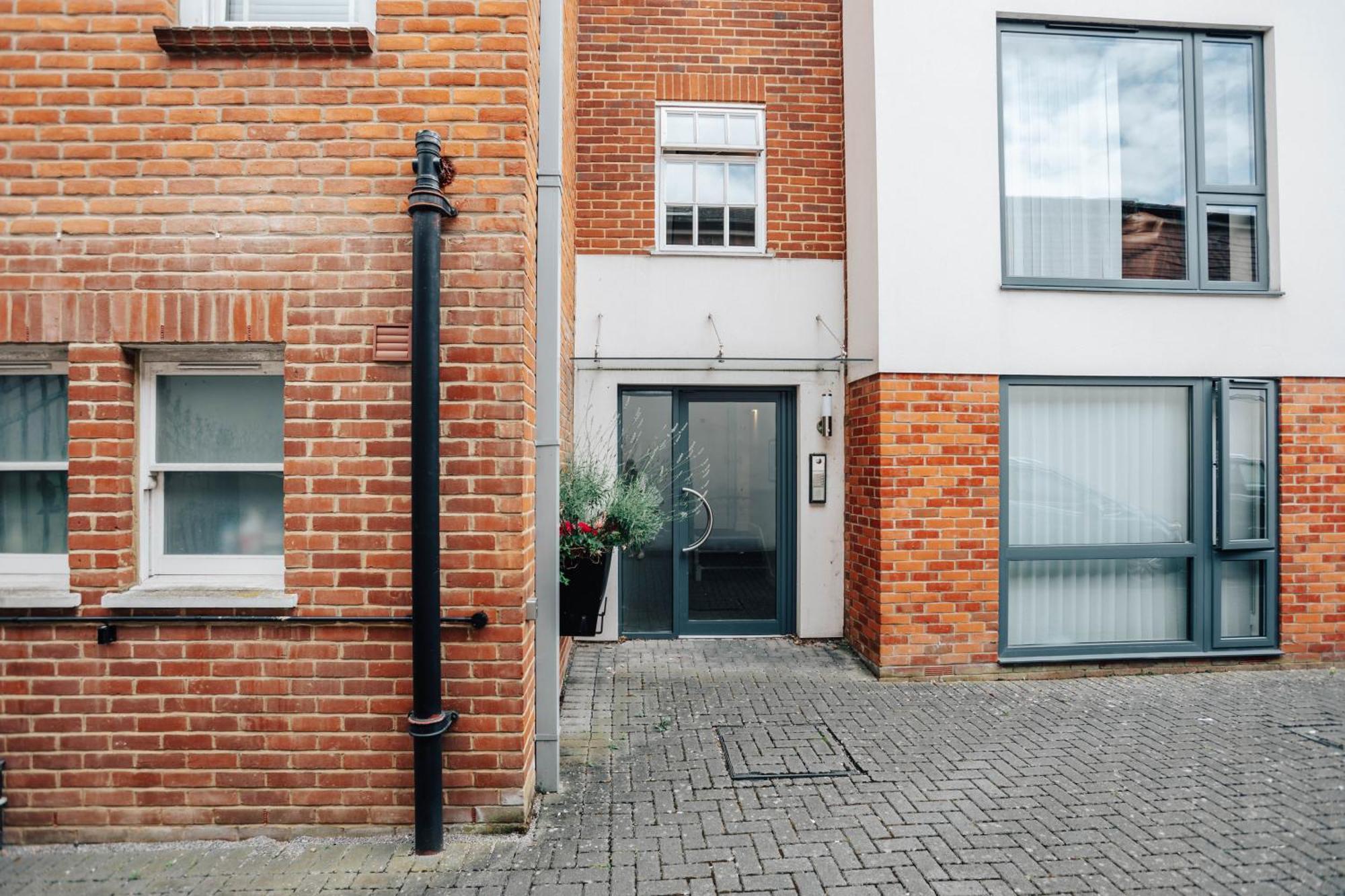 Henley Town Centre With Parking Apartment Exterior photo